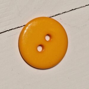 Knap, 2 hul, plast, ensfarvet, orange